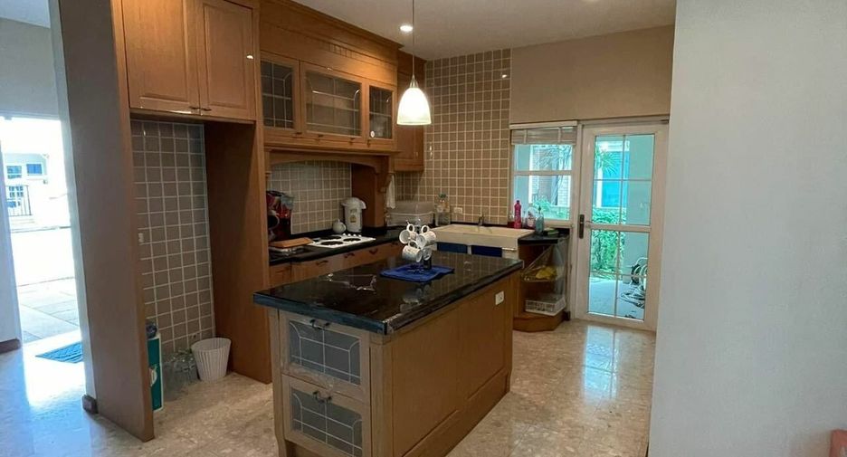 For sale 4 Beds house in Lat Phrao, Bangkok