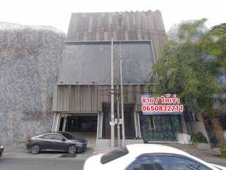 For rent and for sale 1 bed office in Phra Khanong, Bangkok