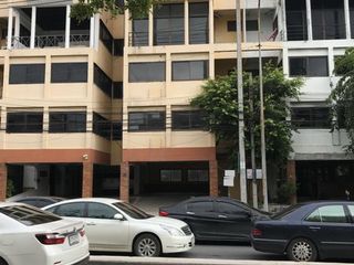 For rent and for sale 1 bed office in Phra Khanong, Bangkok