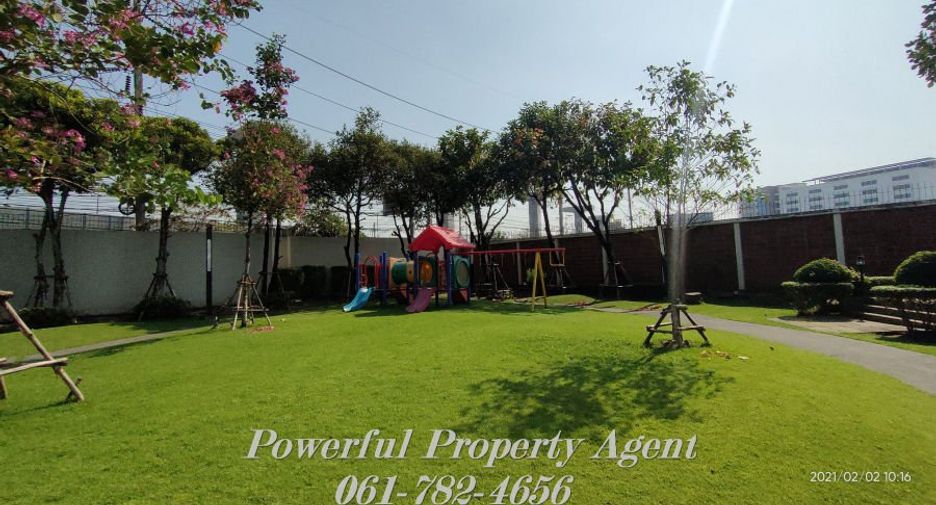 For sale 5 bedrooms house in Khan Na Yao, Bangkok