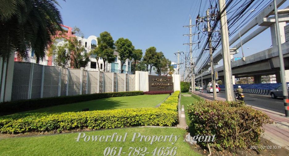 For sale 5 bedrooms house in Khan Na Yao, Bangkok
