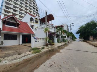 For sale 3 bed townhouse in Hua Hin, Prachuap Khiri Khan