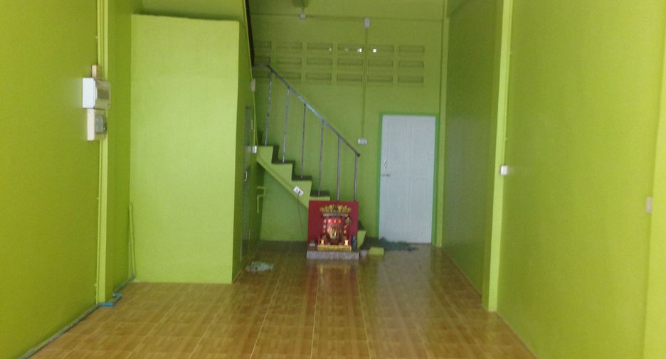 For rent 1 bed townhouse in Thon Buri, Bangkok