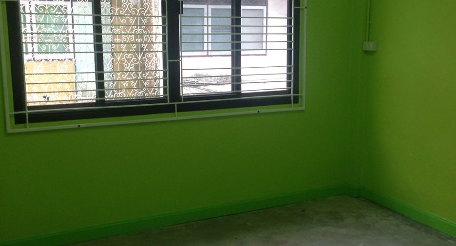 For rent 1 bed townhouse in Thon Buri, Bangkok