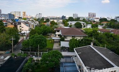 For sale 5 Beds condo in Watthana, Bangkok