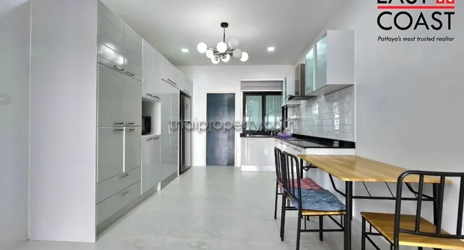À vendre 3 chambres maison à Si Racha, Chonburi