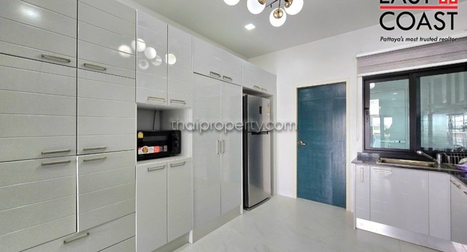 For sale 3 bedrooms house in Si Racha, Chonburi