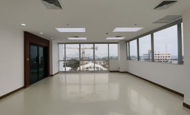 For rent office in Yan Nawa, Bangkok