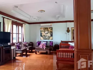 For rent 5 Beds villa in Mueang Chiang Mai, Chiang Mai