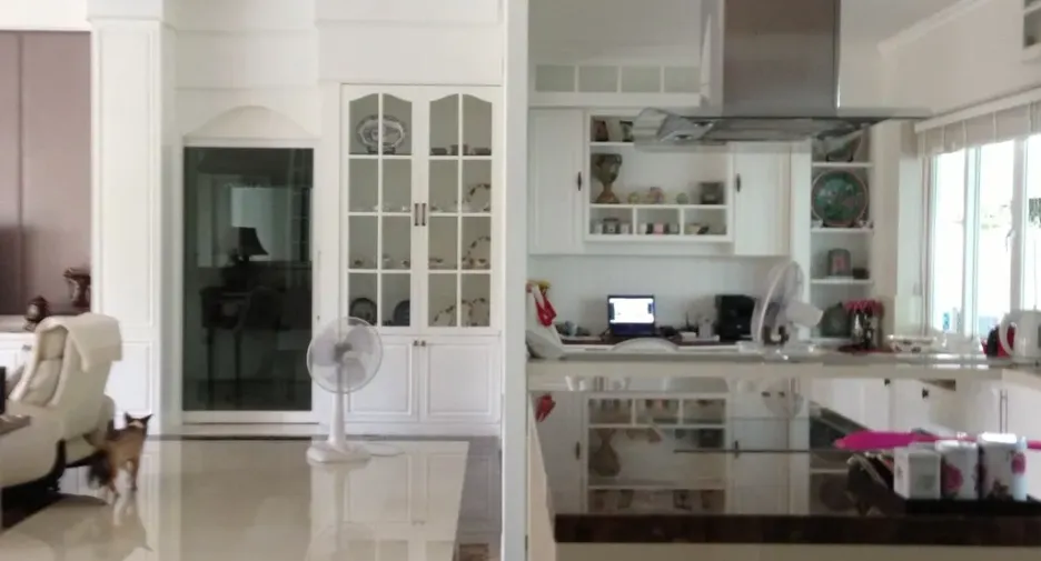 For rent 6 bed villa in Bang Lamung, Chonburi