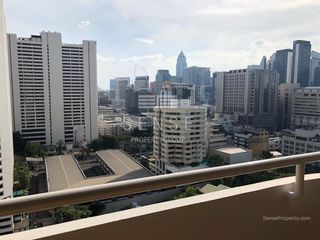 Condo en alquiler de 3 habitaciones en Watthana, Bangkok