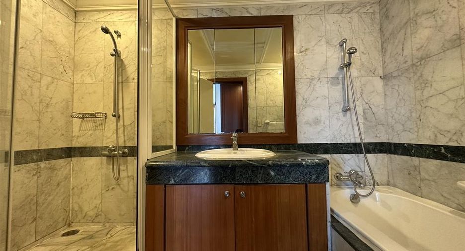 For sale 2 bedrooms condo in Pathum Wan, Bangkok