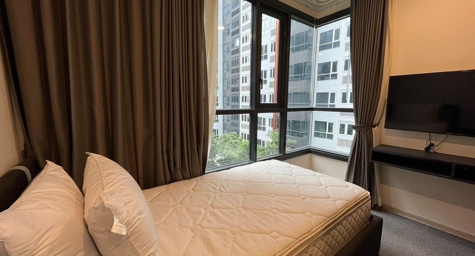 For rent 2 bed condo in Huai Khwang, Bangkok