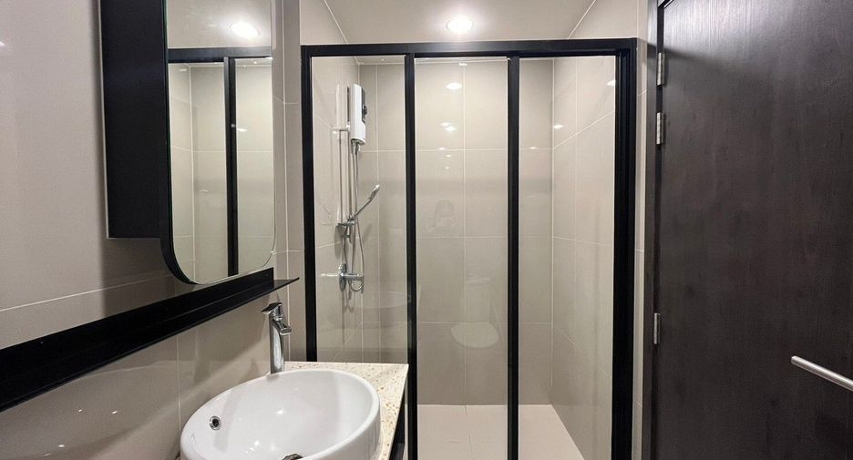 For rent 2 bed condo in Huai Khwang, Bangkok