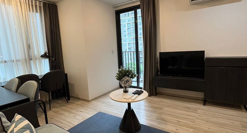 For rent 2 bed condo in Huai Khwang, Bangkok