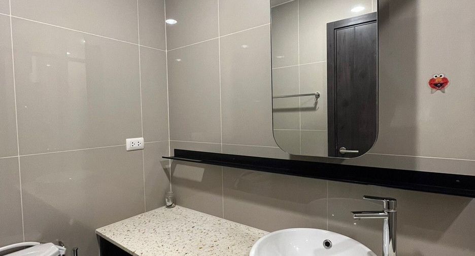 For rent 2 bed condo in Huai Khwang, Bangkok