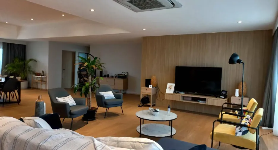 For rent 2 bed apartment in Watthana, Bangkok