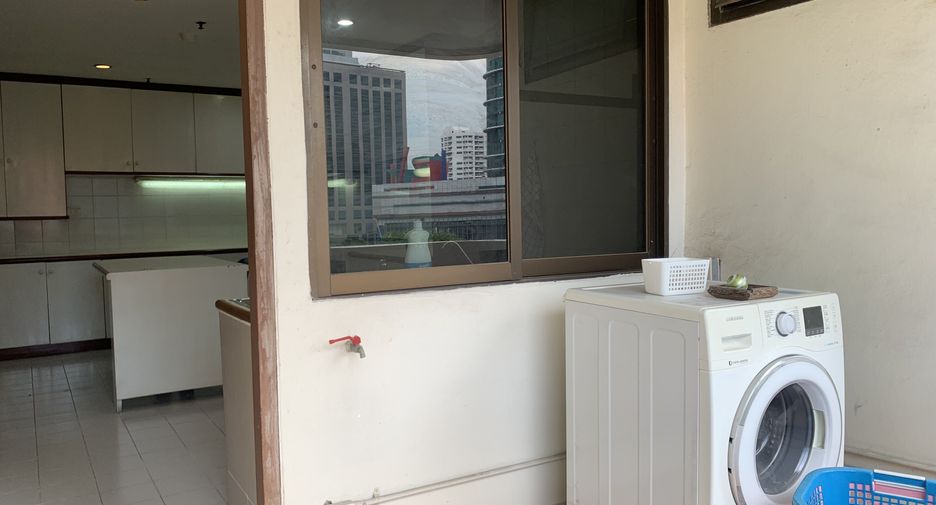 For rent 3 bed condo in Khlong Toei, Bangkok