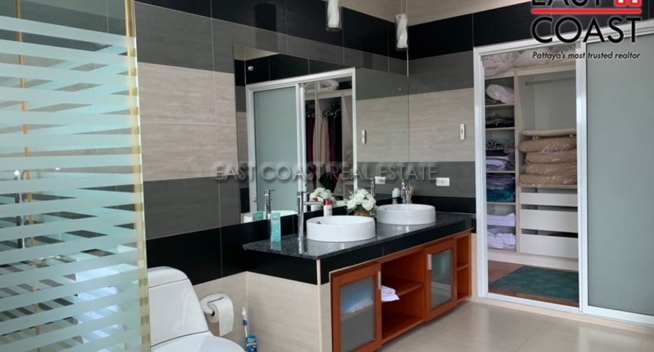 For sale 4 ベッドルーム house in Huay Yai, Pattaya