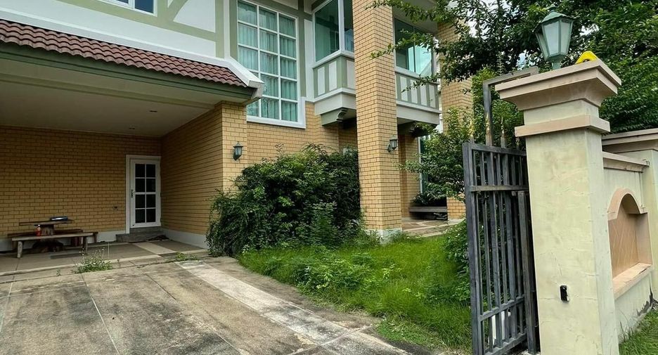 For rent 4 bed house in Lat Phrao, Bangkok