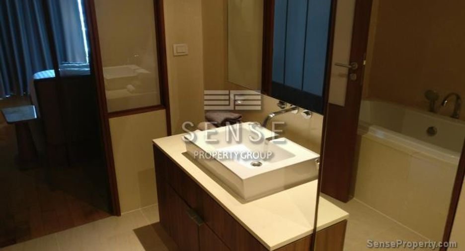 For rent 3 bedrooms condo in Khlong Toei, Bangkok