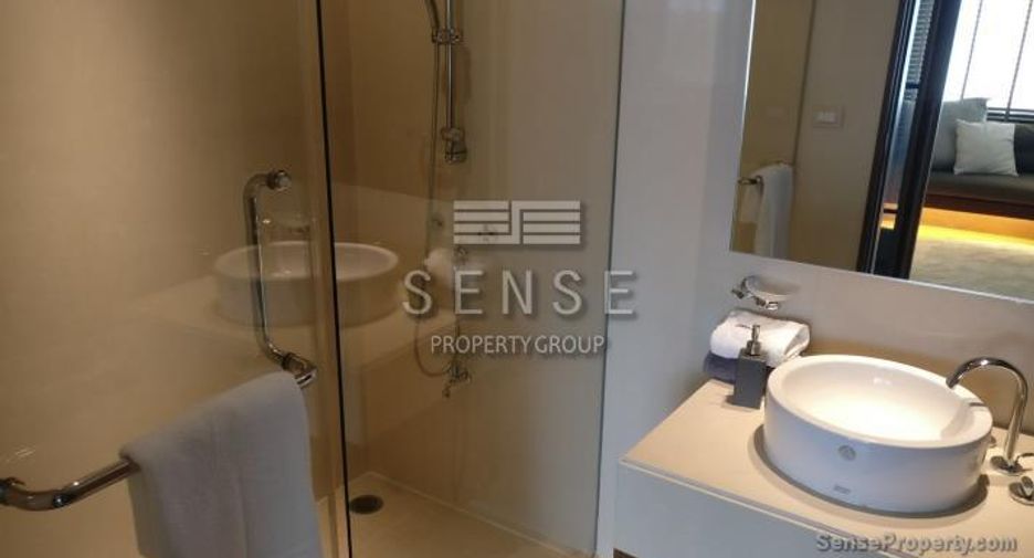 For rent 3 bedrooms condo in Khlong Toei, Bangkok