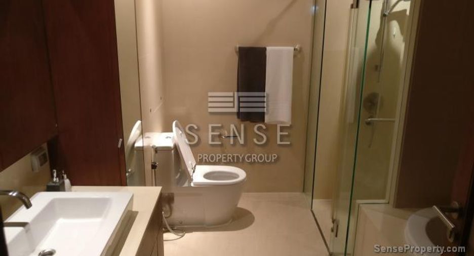 For rent 3 bedrooms condo in Khlong Toei, Bangkok