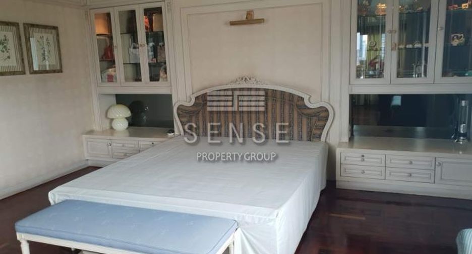 For sale 3 bed condo in Watthana, Bangkok