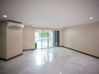 For sale 5 Beds condo in Huai Khwang, Bangkok