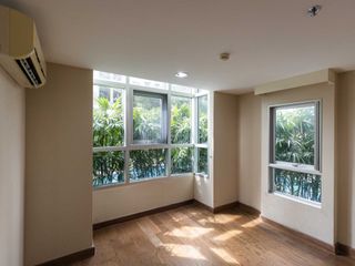 For sale 5 Beds condo in Huai Khwang, Bangkok