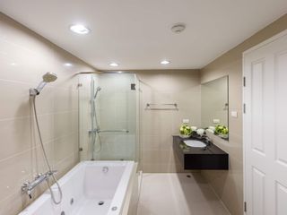 For sale 5 Beds condo in Huai Khwang, Bangkok