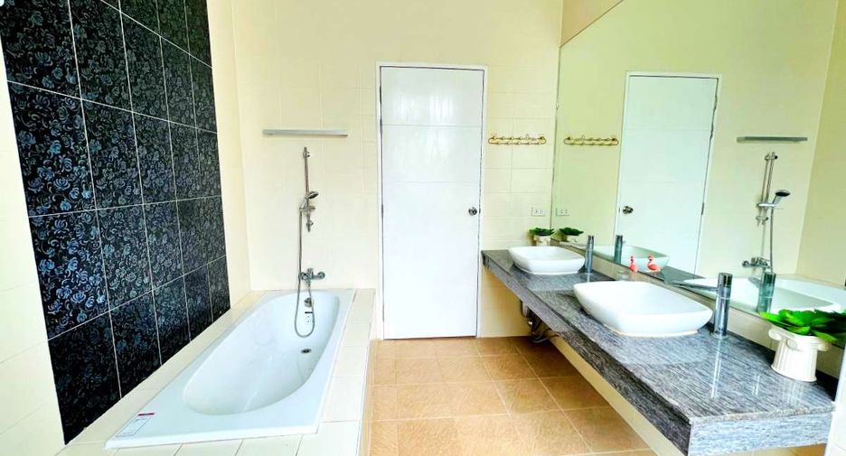 For sale 3 bedrooms house in East Pattaya, Pattaya