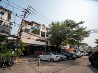 For sale 4 Beds office in Wang Thonglang, Bangkok