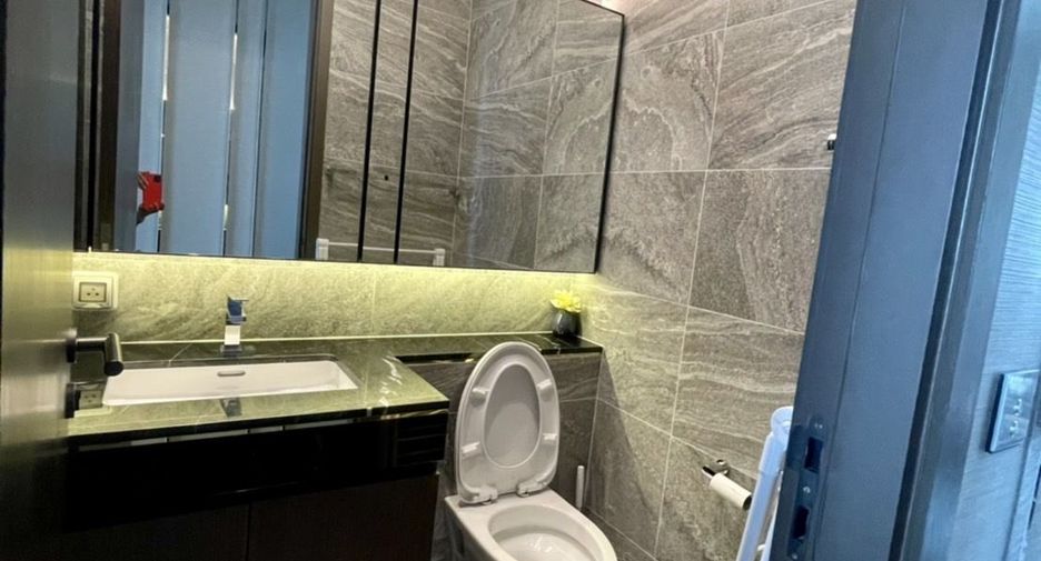 For rent 2 bed condo in Khlong Toei, Bangkok