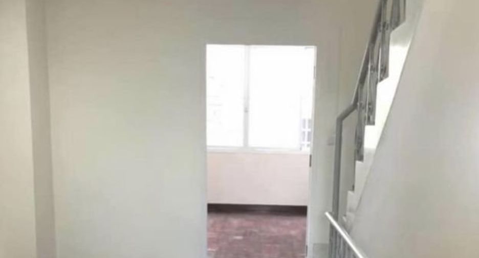 For sale 4 bedrooms townhouse in Khlong Toei, Bangkok