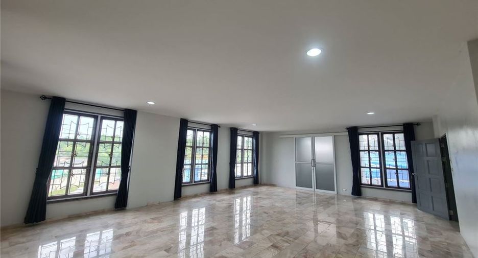 For sale 6 bed retail Space in Klaeng, Rayong