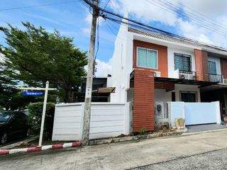 For rent 4 Beds townhouse in Lat Phrao, Bangkok