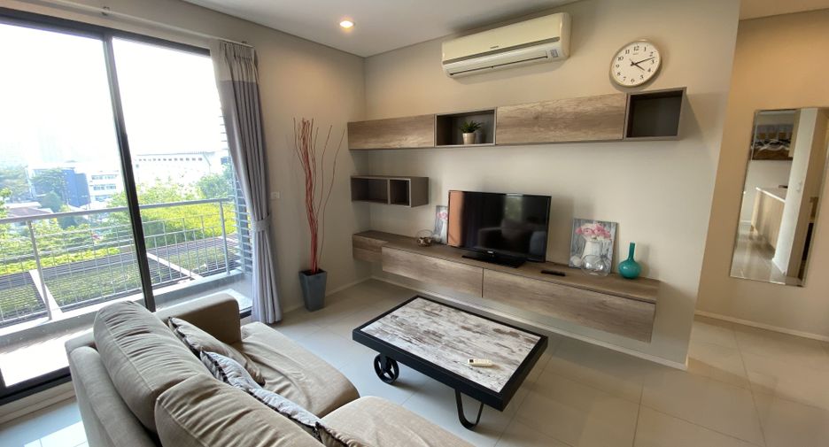For rent 2 bed condo in Watthana, Bangkok