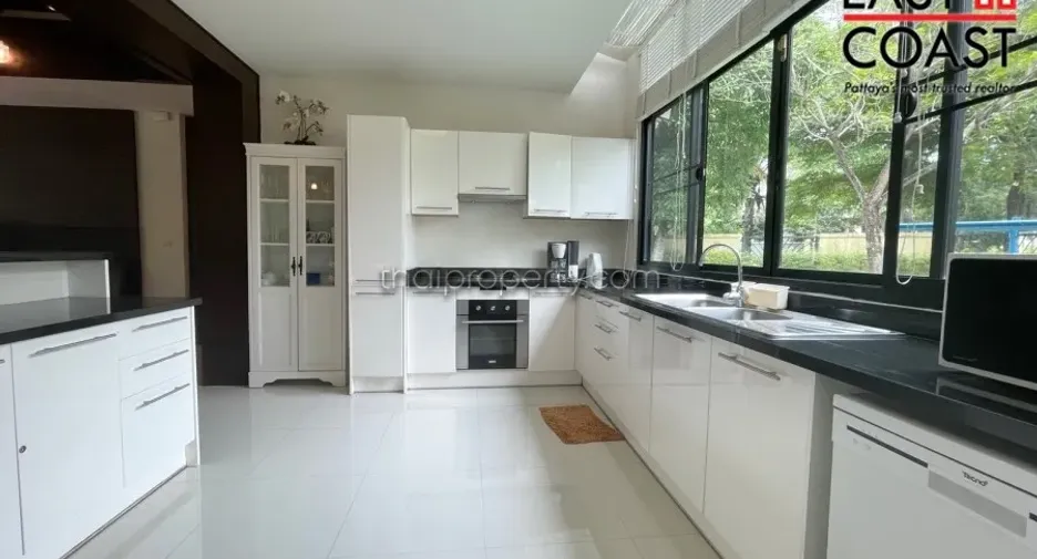 For rent and for sale 4 bedrooms house in Bang Lamung, Chonburi