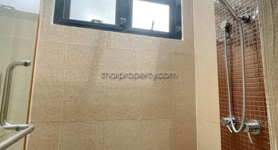 For rent and for sale 4 bedrooms house in Bang Lamung, Chonburi