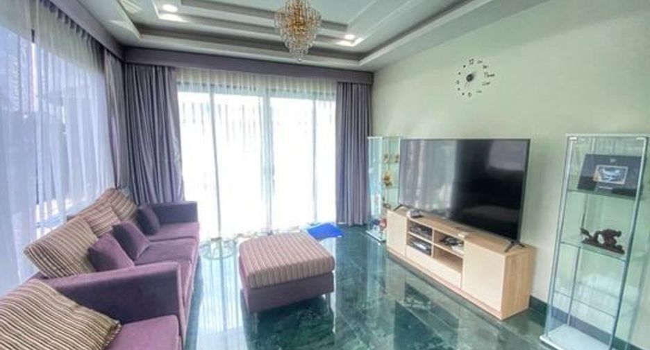 For sale 5 Beds villa in Taling Chan, Bangkok