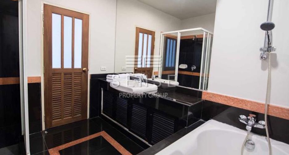 For rent 4 bedrooms condo in Sathon, Bangkok
