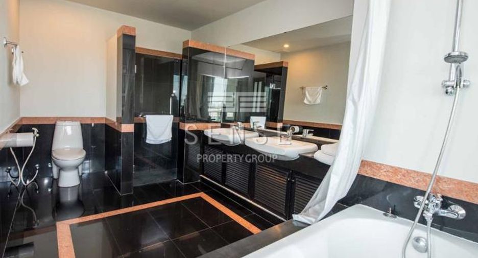 For rent 4 bedrooms condo in Sathon, Bangkok