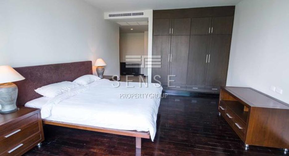 For rent 4 bedrooms condo in Sathon, Bangkok