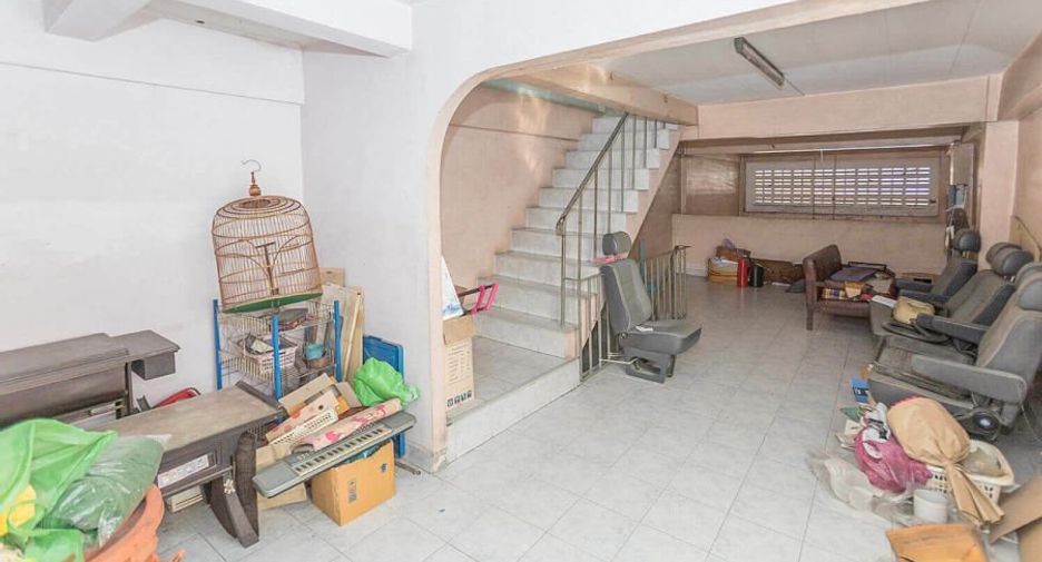For sale 3 bedrooms retail Space in Rat Burana, Bangkok