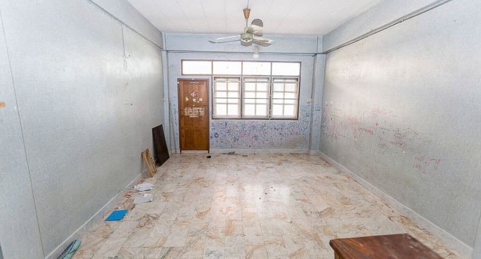 For sale 3 bedrooms retail Space in Rat Burana, Bangkok