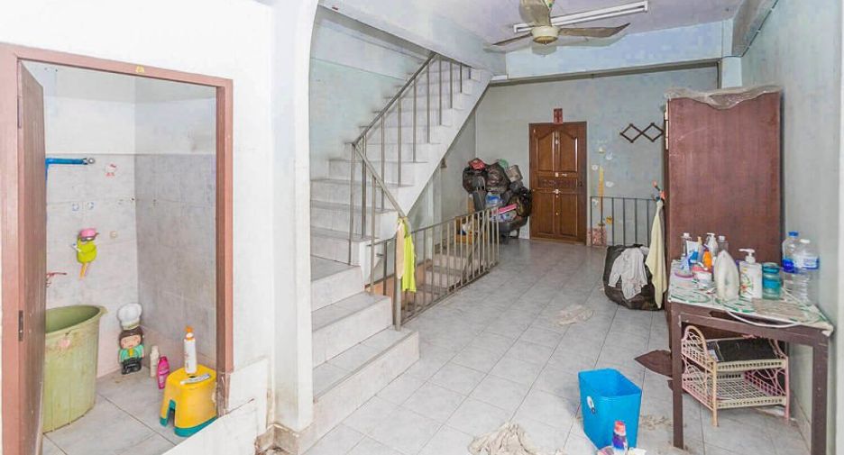 For sale 3 bedrooms retail Space in Rat Burana, Bangkok
