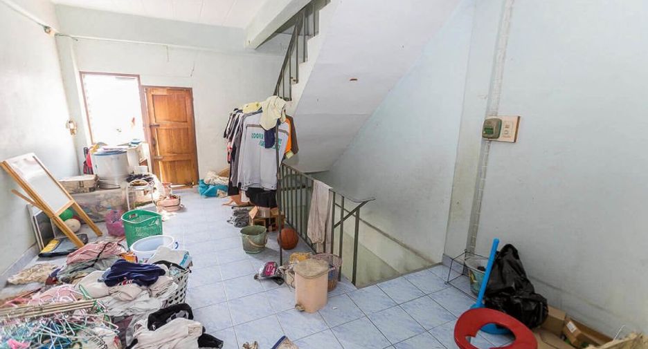 For sale 3 bedrooms retail Space in Rat Burana, Bangkok