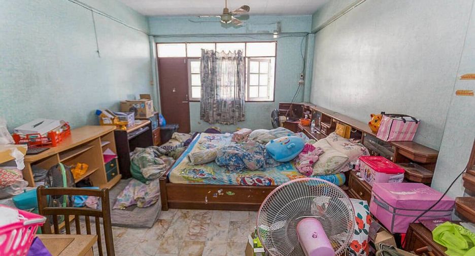 For sale 3 bedrooms retail Space in Rat Burana, Bangkok