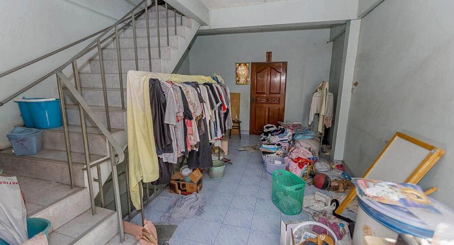 For sale 3 bedrooms retail Space in Rat Burana, Bangkok